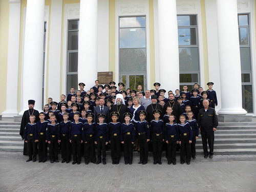 Митрополит Викторин посетил город Воткинск и вручил директорам школ медали святителя Амвросия Сарапульского