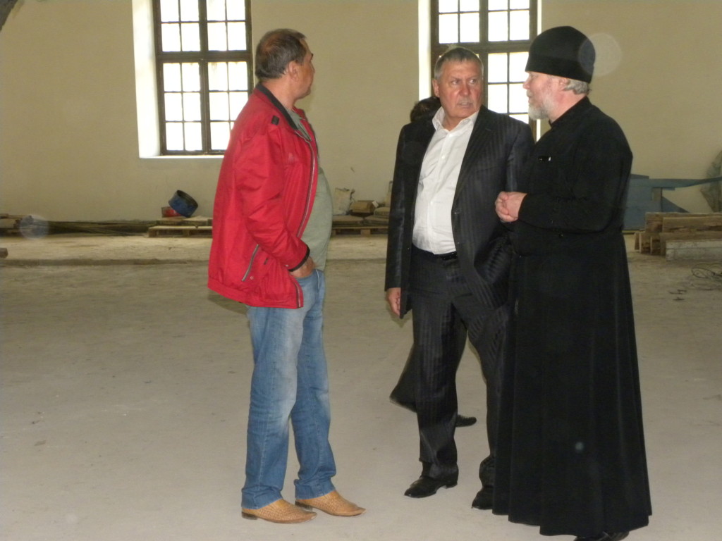 28 июня в Благовещенском соборе состоялось рабочее совещание благочинного Воткинского округа протоиерея Валерия Белокрылова с благотворителями по вопросу проведения внутренних работ.